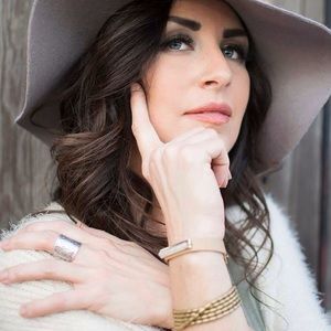 Meet your Posher, Tina